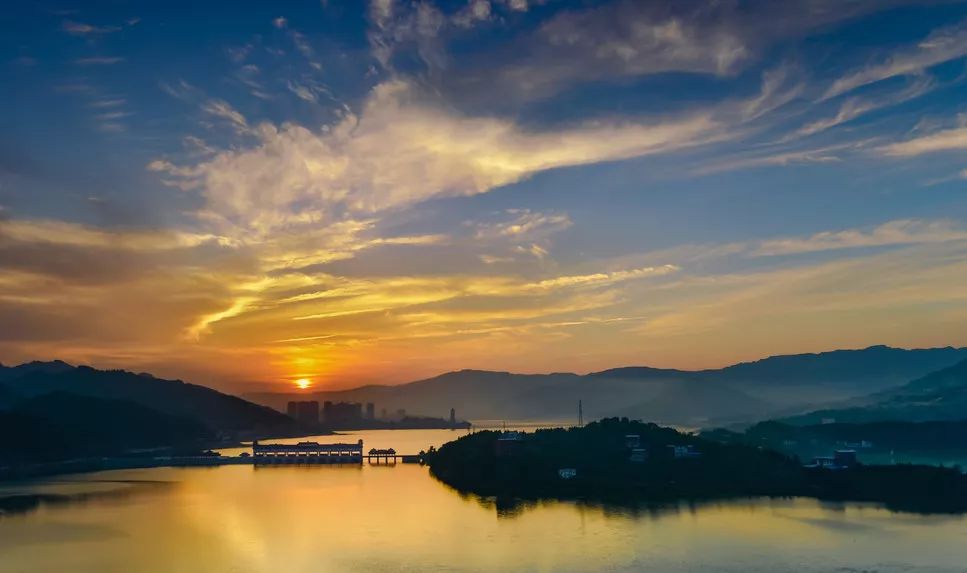 汉丰湖秋天的景色图片